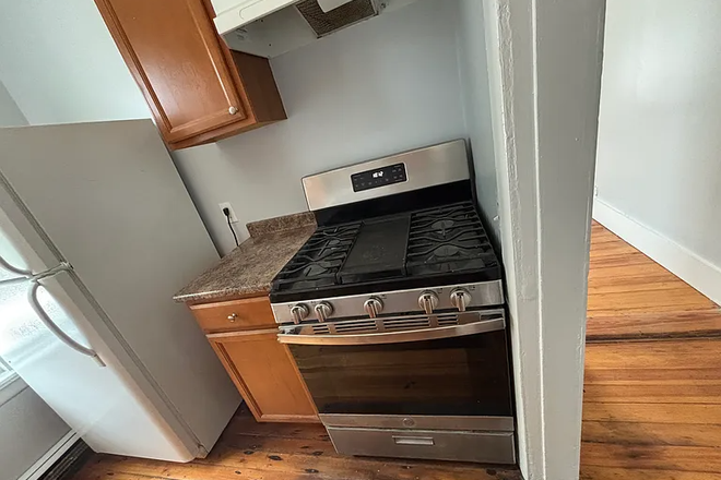 Kitchen Stove - Amazing Location for Brown/RISD Large House across the street from Brown New Dorm 3 Bedroom 1 Bath.