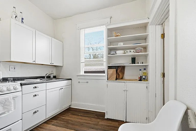 kitchen - Adorable House on 10th street