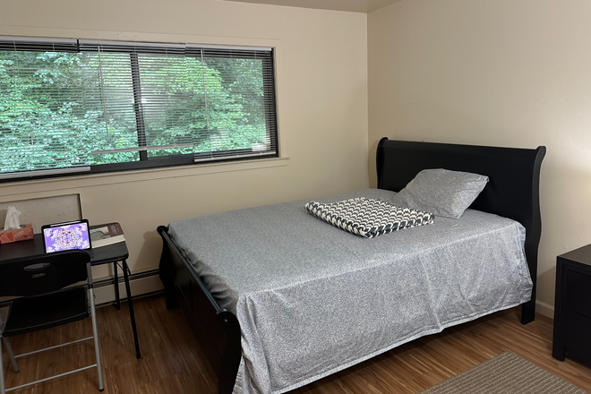 Furnished bedroom - Furnished 2 BR apt-Mulberry Row-Princeton