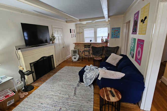 living room - Great Single Family house on Greycliff Rd for 2027 Move in