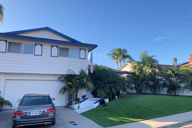Front of house - Female Preferred Roommate | UCSD Location | Utilities Included