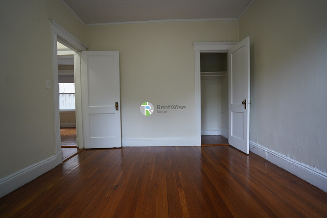 1 - SEPT 2026〡Huge Fenway 1 bed〡H/HW inc.〡Easy D-Line〡Cats OK〡No Fee! Apartments