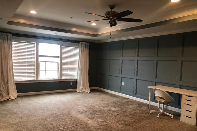 master bedroom - $1100, $900 Bedrooms with Privat bath and roof deck in a luxury TH in Greenbelt near UMD Townhome