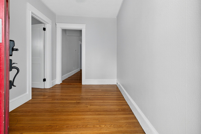 . - **NO BROKERS FEE!* Renovated 3 Bed/2 Bath w/ LAUNDRY IN UNIT! Avail. 6/1/27!! Apartments