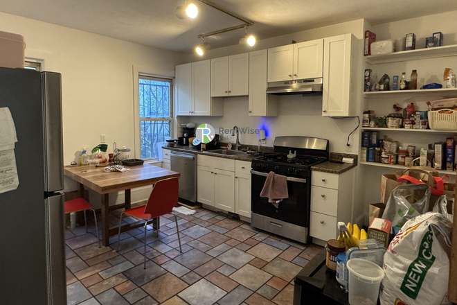 1 - 8 Sewall St – Two Great Options: 5BD/2BA or 6BD/3BA – Available Sept 2026 Apartments