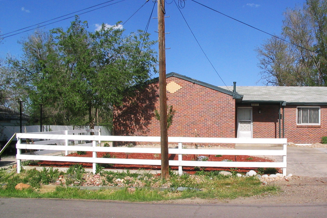 Front - Huge 2,200SF, 4BR, 2 BA, 1 Car Ranch style home for rent.  Near Regis