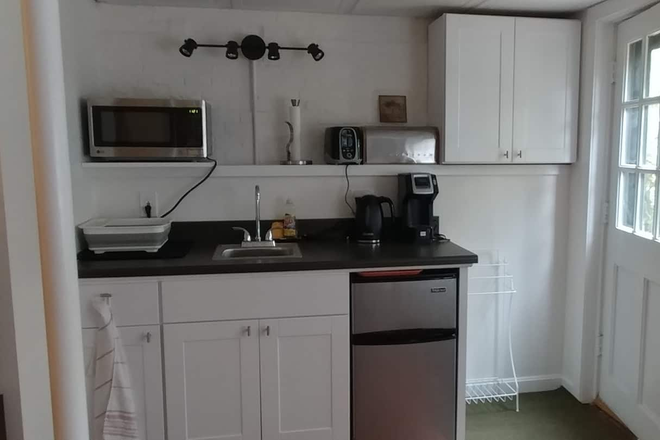 Kitchen - Garden Entrance Suite with Kitchenette Apartments