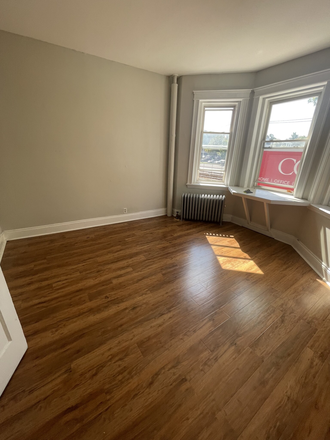 x - Comm Ave 3 Bed Allston Apartments