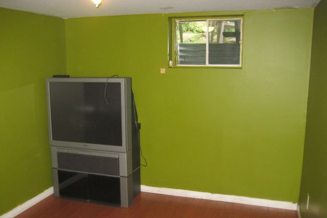 Bedroom - ANNEX/CASA LOMA ROOM FOR RENT Apartments