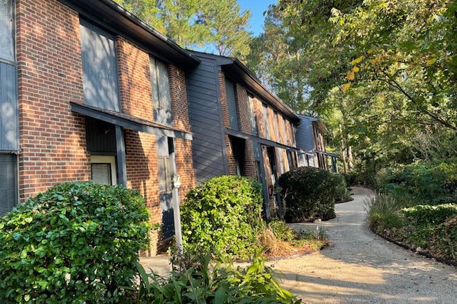 Building Exterior - Chapel Hill Innown - Townhome