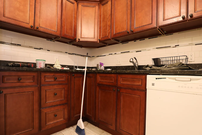 Call NOW for showings! 617-236-8550 - PARK VALE AVE - *HALF FEE* MODERN 4BR IN ALLSTON FOR *9/1/2026* W/ H&HW INC, 2 BATH, LNDRY IN BLDNG