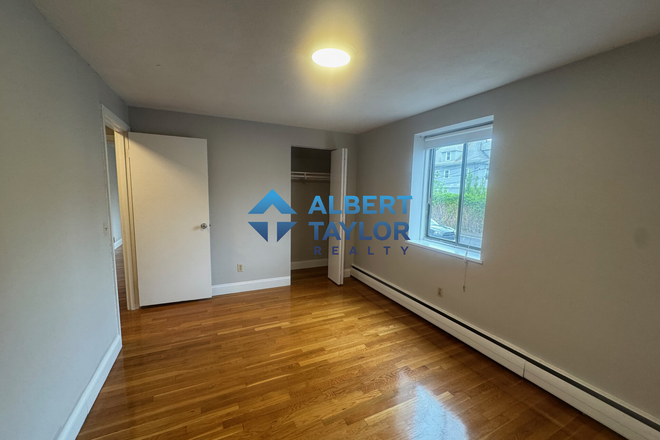 Bedroom #1 - 2 bed 1 bath on Babcock - NO BROKER FEE!!