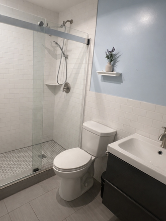 Bathroom - 3 bedrooms 1 bathroom (all included!!)