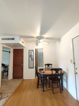 Dining room - Spacious apartment close to campus and Aldi