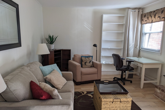 Sitting room - Furnished 1BR apartment close to GMU and downtown Fairfax City