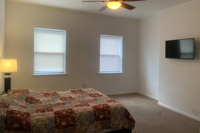 Bedroom 1 - 3BR en-suite Furnished Town-House with Rooftop Deck.  Utilities & Parking Included. Walk to Campus