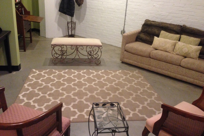 Living Room - REYNOLDS LOFTS - ACROSS FROM ENGINEERING AND LAW SCHOOL - Available Immediately