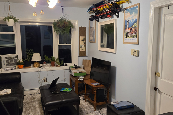 family room - Walk to Campus from 144 Old North Rd Kingston, RI 02881 House