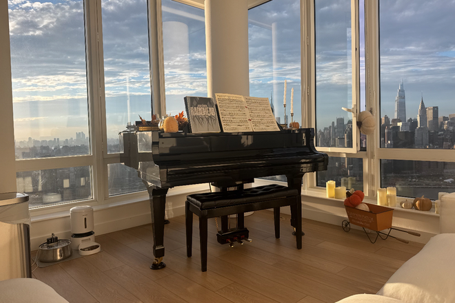 living room - 3 bedroom 2 bath Skyline Views 55th floor apt