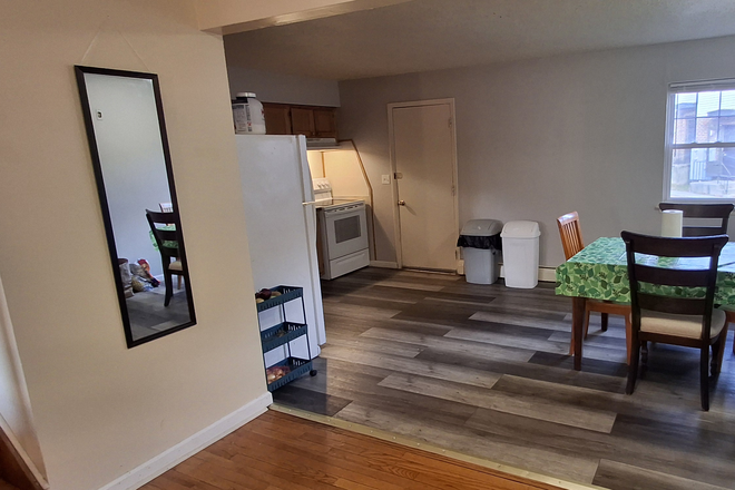 Dining Room - Private Room in Spacious 3-Bedroom Apartment in Willimantic, CT