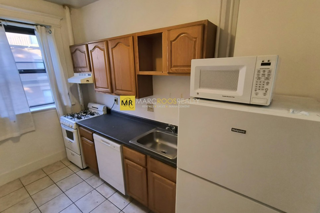 Kitchen - ALLSTON 3 BED  1.5 Bath COMM AVE AVE ASAP ***NO FEE*** Apartments