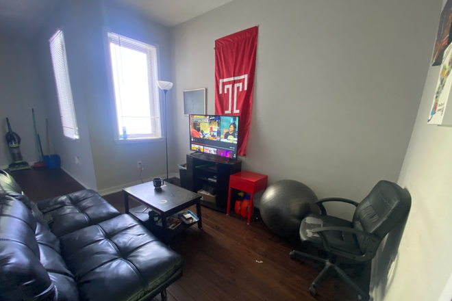 bedroom - 1712 N. Bouvier St. Apartments