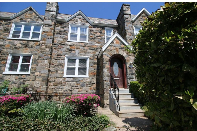 Front of house - Student housing for school year 2024-2025