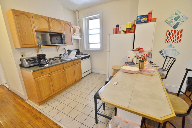Kitchen - 4 Bed Available 9/1/26! *CONTACT NOAH 603-470-8181 Apartments