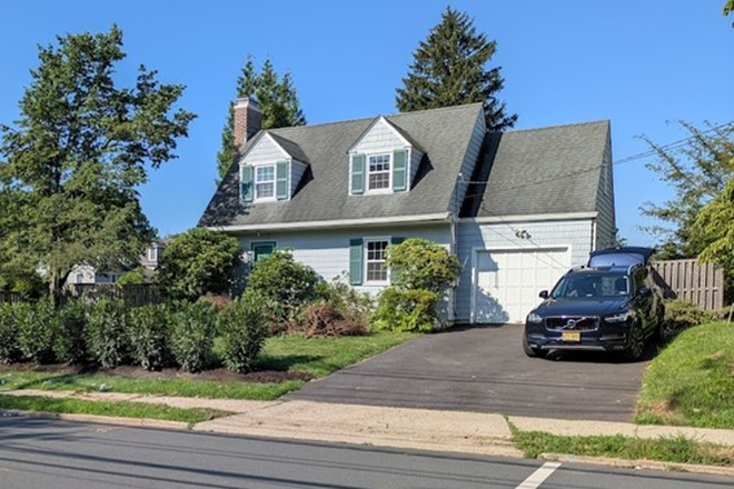 Exterior view - Furnished 3BR home-S. Harrison St-Princeton
