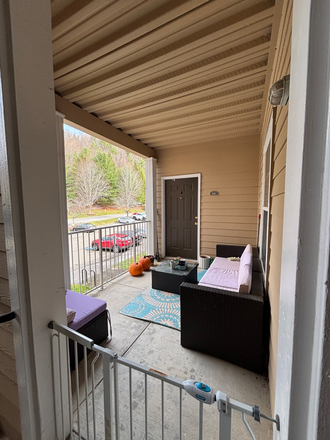 Front porch - University highland apartments
