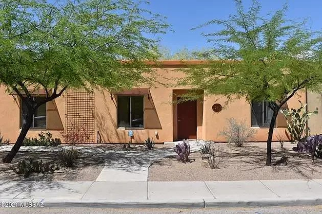 Front - Modern 4-bedroom 2-bath - Walk/Bike to Campus - ½ Mile from UofA