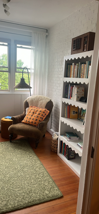 Reading Room - Charming Apartment Near Longwood Medical Area