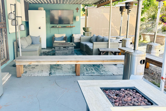 outside - Great room in spacious beach home in North PB