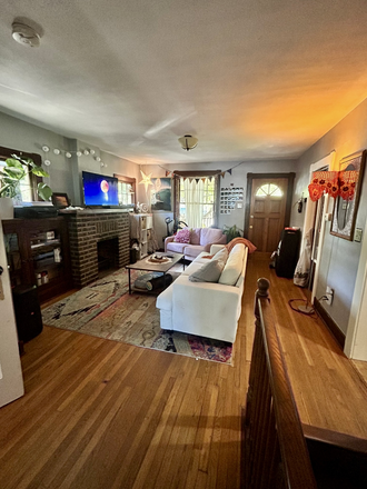 Living Room - Very Cute House Near the Hill/Campus