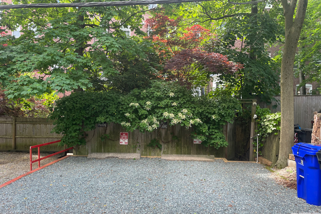 Out door gate - Quiet Penthouse studio