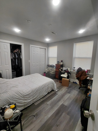 bedroom - Modern 2 bed 1.5 bath apartment