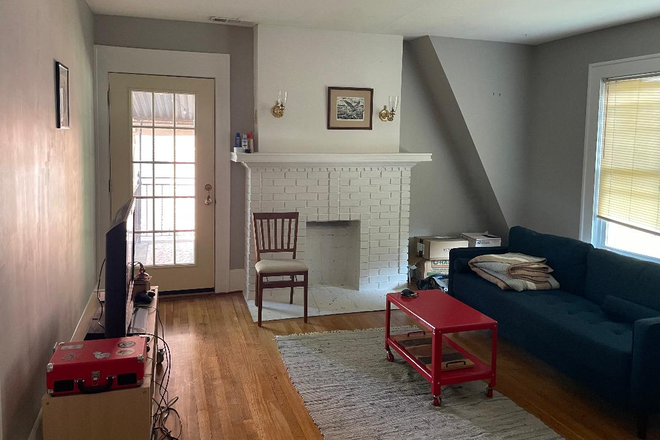 living room - Spacious one bedroom with porch and office, available Nov 1