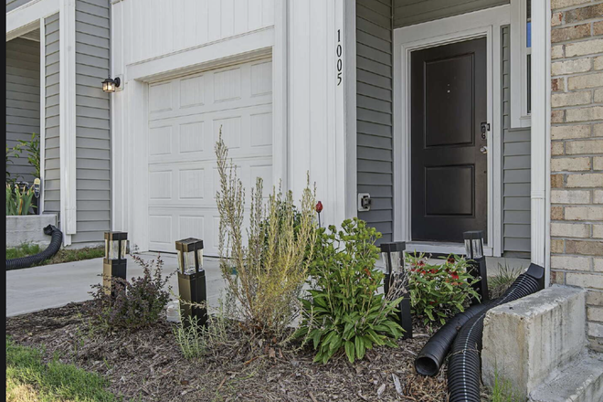 Front - Furnished Townhome, Close to Campus and Hospital