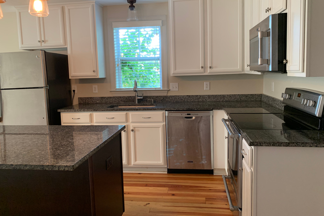 kitchen - 5 Strawberry Lane Unit B, 1 mile from medical district Duplex