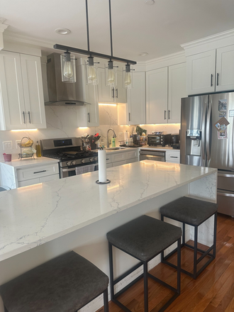 Kitchen - Two Private Rooms with En Suite Bathrooms in a 3 Bed 3.5 Bath Apartment