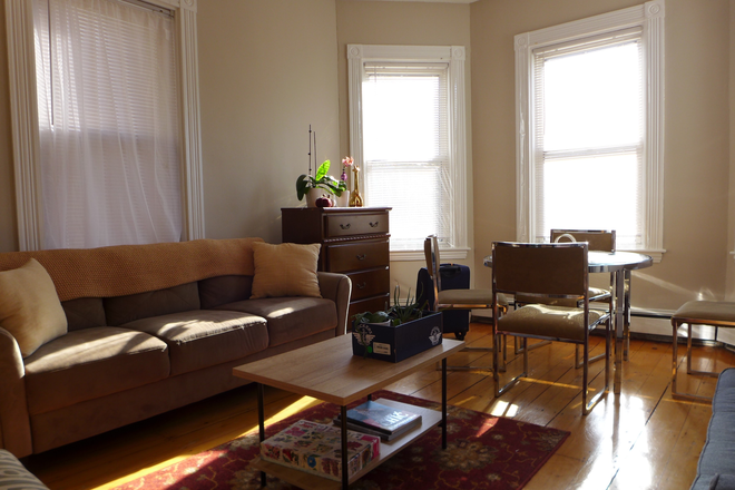 bostonrealtyonline.com - Sunlit Four Bedroom in Prime Mission Hill Location Apartments