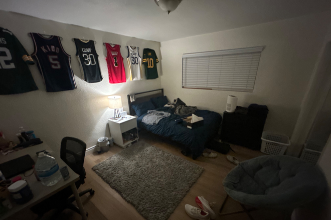 Furnished bedroom - Room available very close to UCR campus