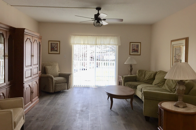 Spacious living room - furniture not included - Deluxe 2 bdrm, 2 ba condo in Westcliff complex, convenient to campus