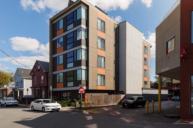 Building - 18 White St