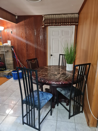 Kitchen table - Sublet - 1 Furnished Bedroom, 5 Minutes to UTSC, All Utilities Included & In Unit Laundry/Dryer