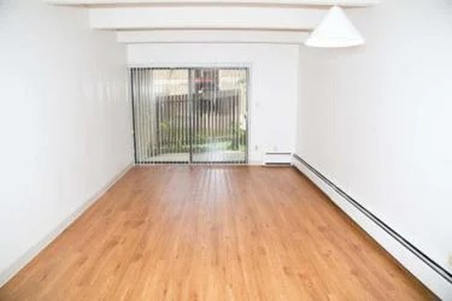 Living room - Newton Court