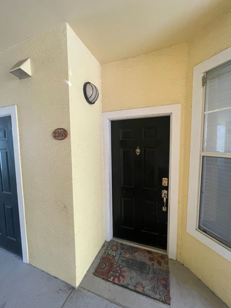 Front Door - 3 Bed/3 Bath - Affordable UF Sublease – Great Price + Student Roommates + Free Parking
