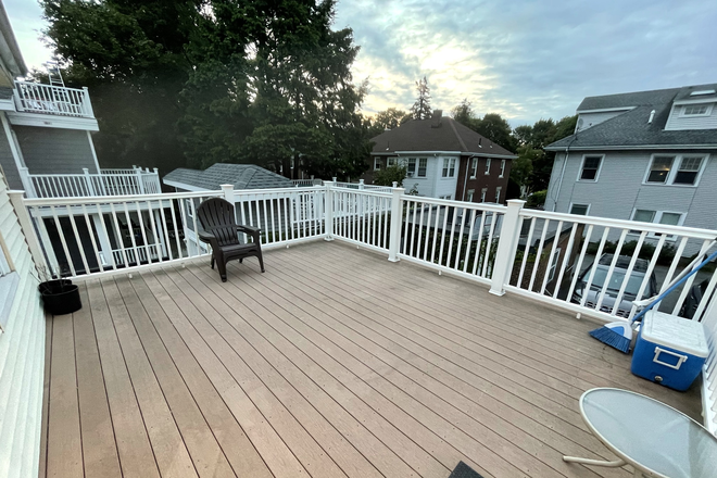 DECK - **NOW RENTING JUNIOR YEAR 2026-2027**  **LARGE 4 BED 2 BATH**  **CENTRAL AIR**DECK**NEXT TO CAMPUS** Apartments
