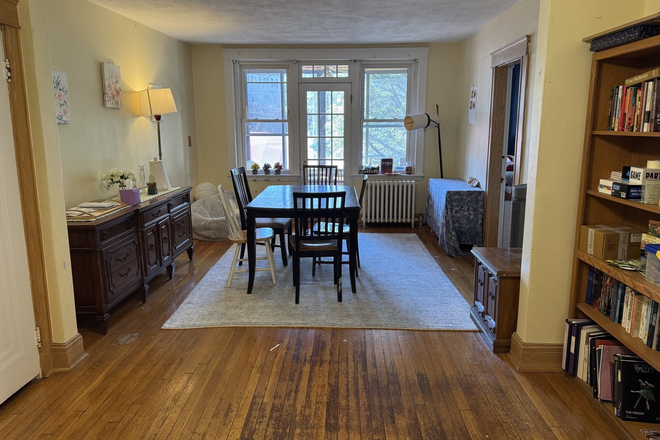 Living Room - Spacious 2 bed | 1 bath | includes 1 parking space!!!