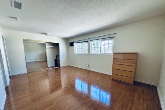 Master Bedroom - $1400/mo Master Bedroom and Private Bathroom